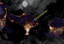 Những vệt sáng lóe lên trên miệng núi lửa phun trào ở Bali