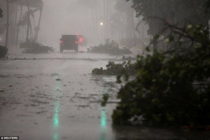 Ảnh: Bão tử thần Irma đổ bộ lên Florida, gây thương vong cho người Mỹ