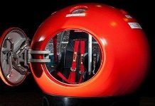 Khoang trú mạng khẩn cấp giữa cơn động đất, sóng thần