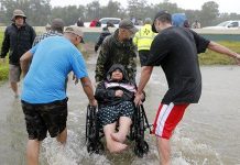 Bão Harvey buộc NASA đóng cửa trung tâm vũ trụ