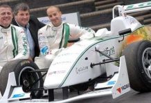 Xe đua chạy bằng sôcôla Xe đua chạy bằng sôcôla