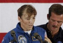 Phi hành gia tàu Atlantis gặp "sự cố"