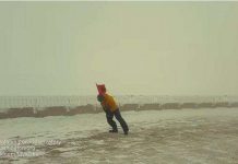 Cuồng phong thổi bay nhà khoa học trên trạm khí tượng Cuồng phong thổi bay nhà khoa học trên trạm khí tượng