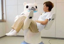 Gấu máy bế người ốm