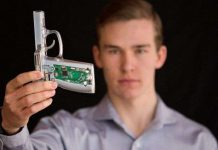 Chàng trai 18 tuổi chế tạo súng thông minh “chính chủ” mới bắn được Chàng trai 18 tuổi chế tạo súng thông minh "chính chủ" mới bắn được