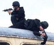 Corner Shot - súng bắn vòng qua góc tường