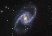 Những 'bóng ma' bên miệng hố đen