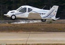 Ô tô 'cụp xòe' cất cánh