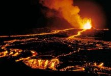 Sông lửa xuất hiện tại Hawaii