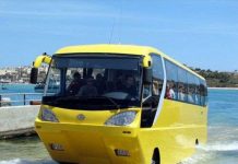 Xe bus lội nước chinh phục thế giới