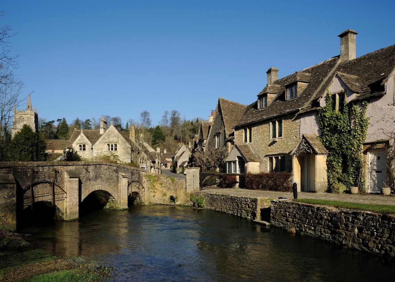Đến thăm 5 ngôi làng đẹp nhất nước Anh