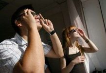 Nhật Bản phát minh kính xác định mức độ mệt mỏi và buồn ngủ