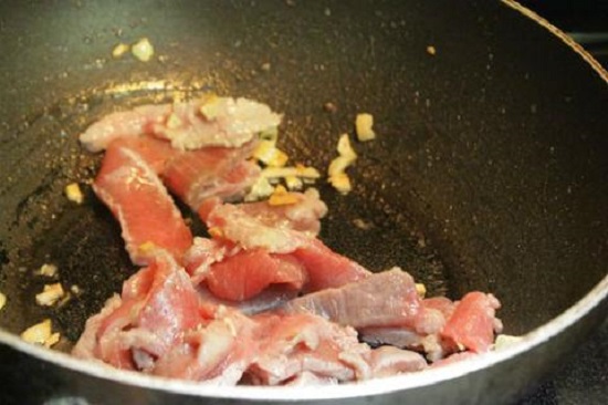 Canh thịt bò nấu cà chua