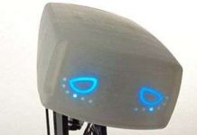 Robot dẫn đường biết chia sẻ cảm xúc với lái xe