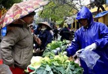 Không khí lạnh gây mưa và rét ở Trung Trung Bộ