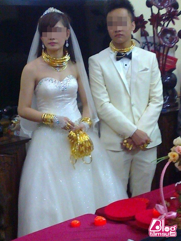 inbaOa_14786_chamecuacon_choang-ngop-hinh-anh-nhung-dai-gia-khoe-vang-ba-dao-nhat-hanh-tinh