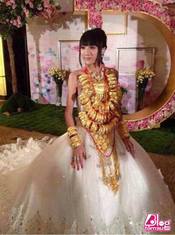 jj8Xbq_14786_chamecuacon_choang-ngop-hinh-anh-nhung-dai-gia-khoe-vang-ba-dao-nhat-hanh-tinh