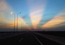 Hoàng hôn khác thường trên cao tốc Long Thành