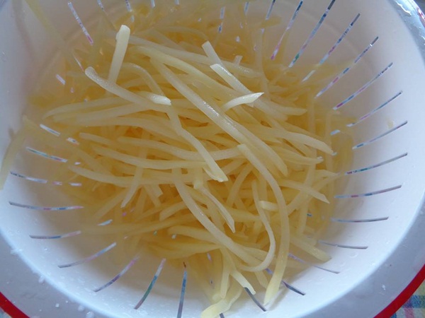 Cách làm mứt khoai tây sợi lạ-ngon-thơm giòn đón Tết