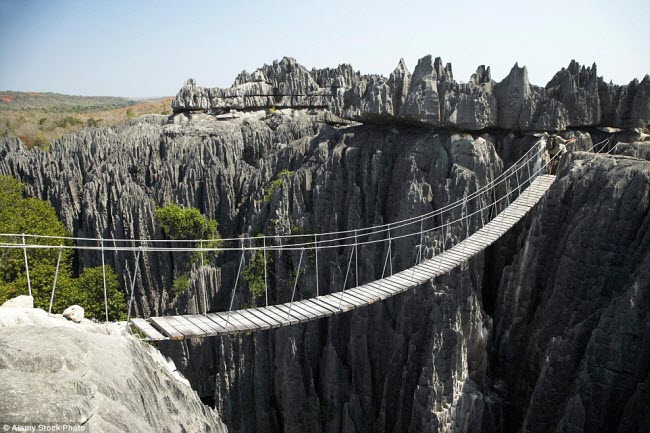 Chùm ảnh nóng: Những cây cầu đáng sợ nhất thế giới