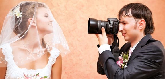 wedding-photographer-bride-camera