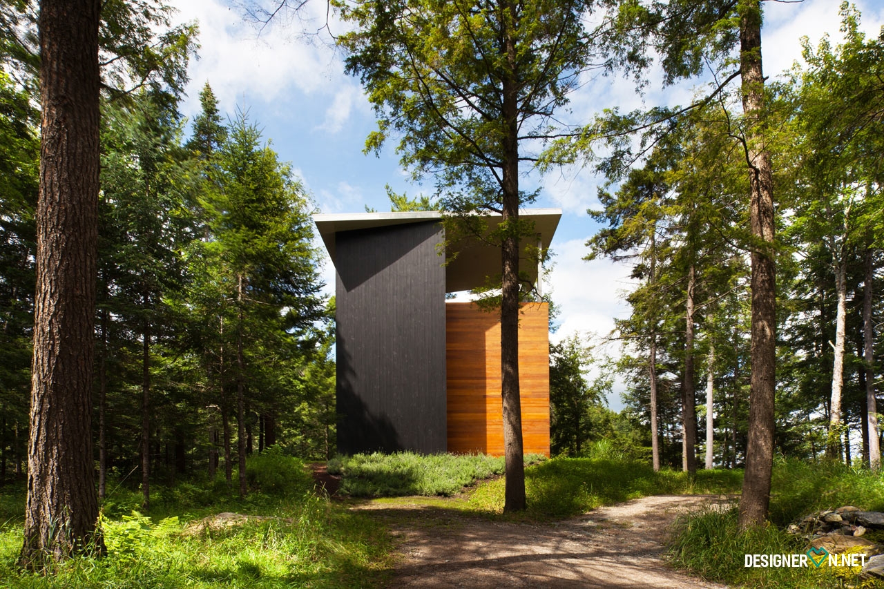 Ngôi nhà độc đáo được xây dựng ngay giữa rừng Canada