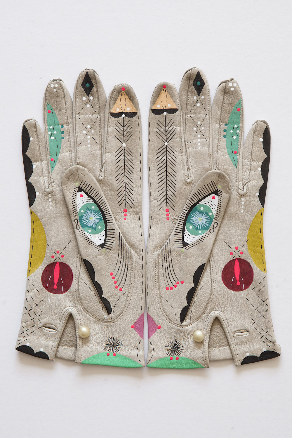 Cosmic Hand-Painted - Ý tưởng thiết kế găng tay đáng yêu và sáng tạo