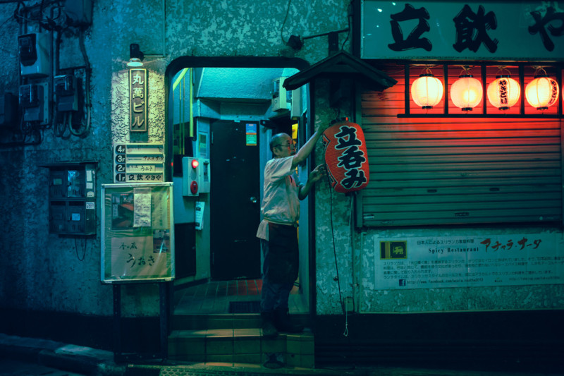 Hình ảnh ban đêm của Tokyo dưới ánh sáng của đèn Neon
