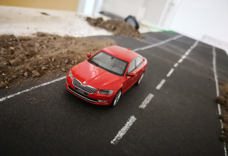 Những hình ảnh quảng cáo xe hơi cực “chất” được tạo từ những chiếc xe đồ chơi